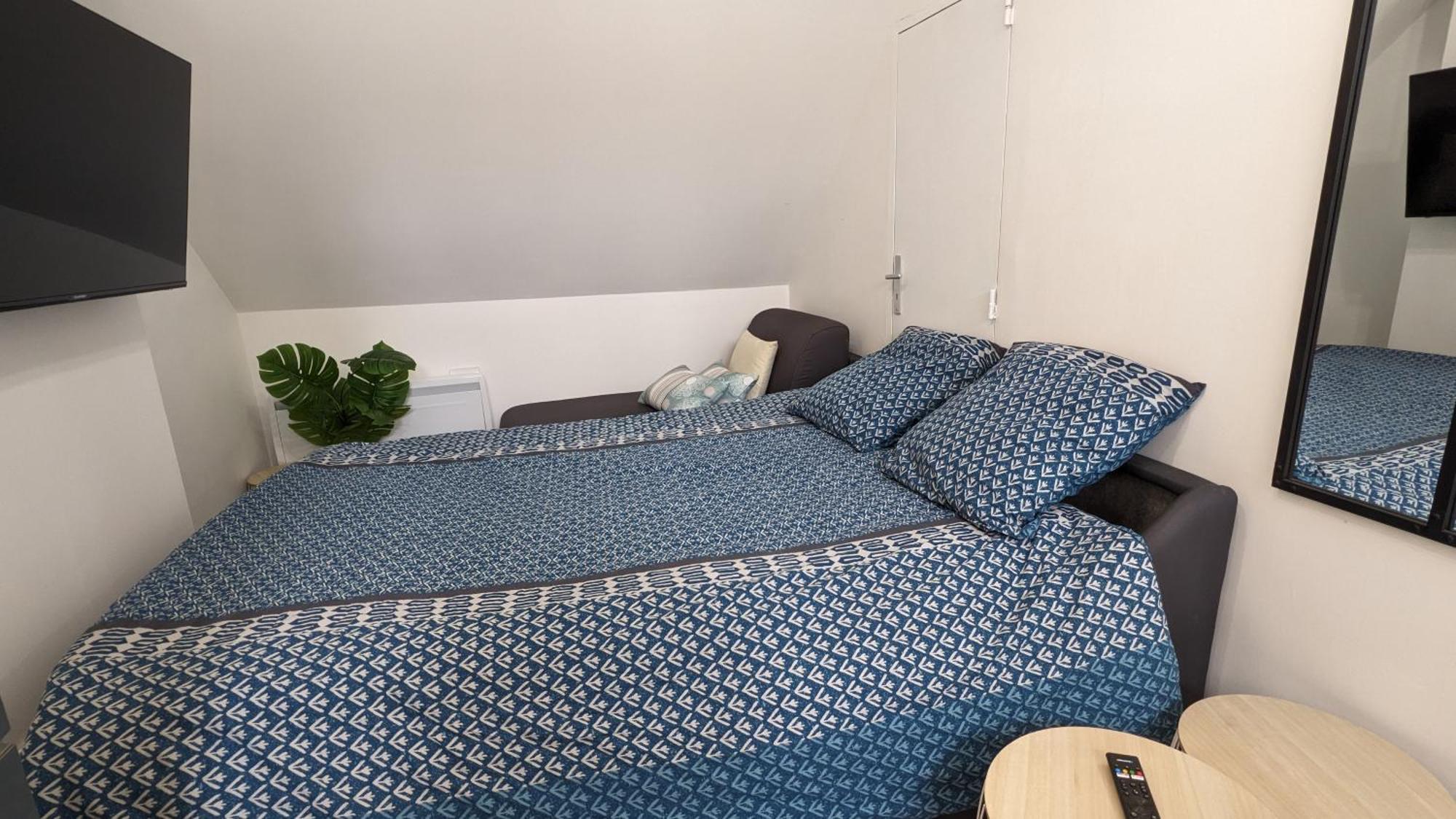 3 Appartements Premium Au Pied De La Cathedrale - Hypercentre Sens Room photo