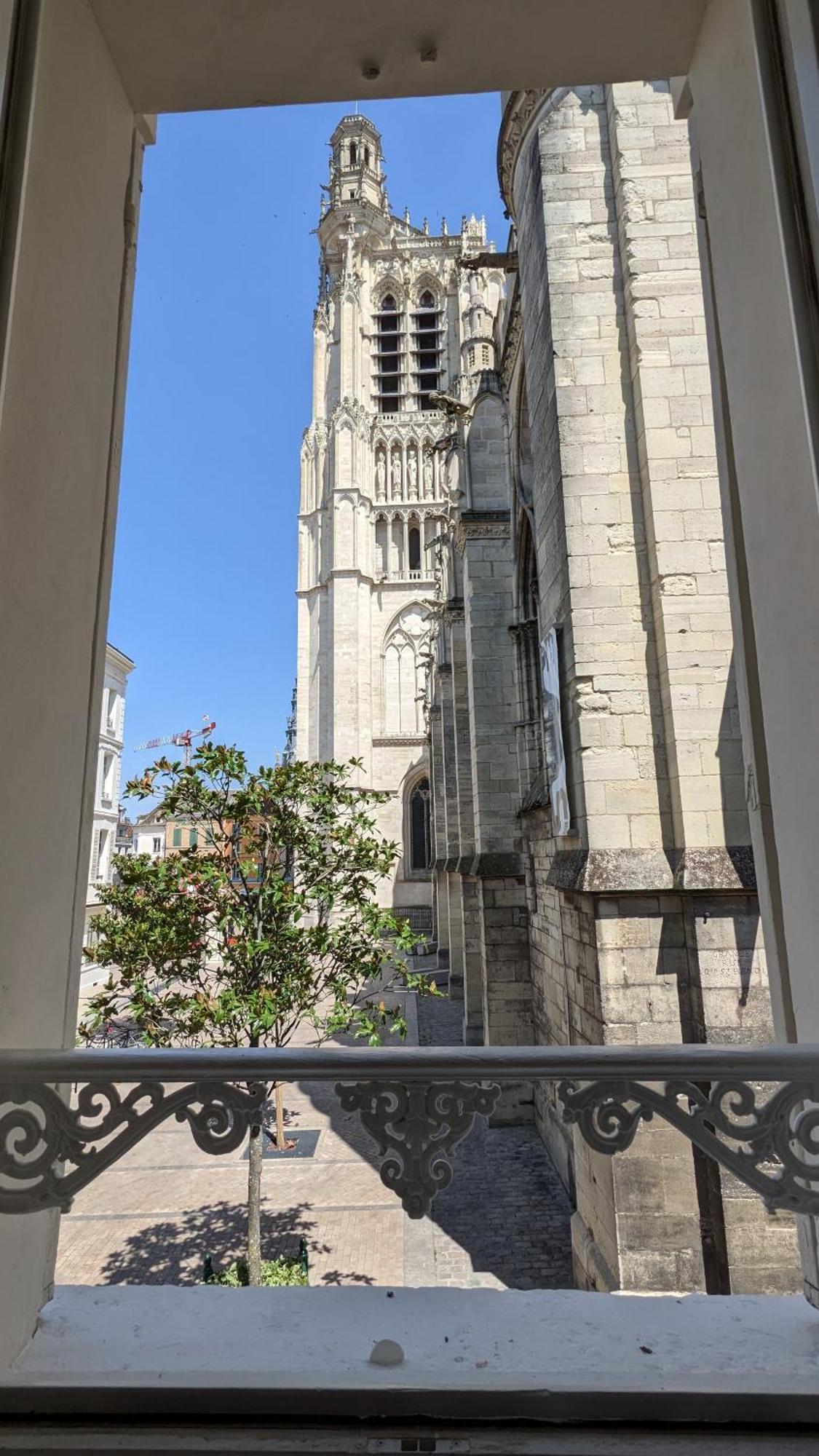 3 Appartements Premium Au Pied De La Cathedrale - Hypercentre Sens Room photo